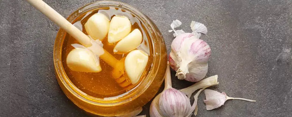 استفاده از عسل و سیر برای تقویت مو